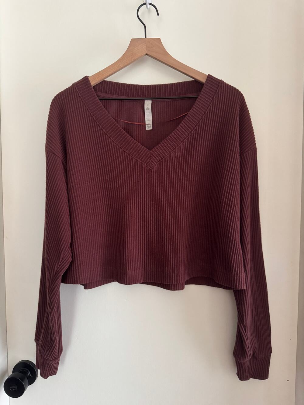 ALO YOGA Muse Ribbed Crop Pullover top - M